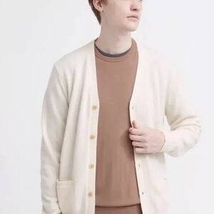 New Uniqlo Men L Cream Off White Cardigan Button Sweater V Neck 100% Lambs Wool
